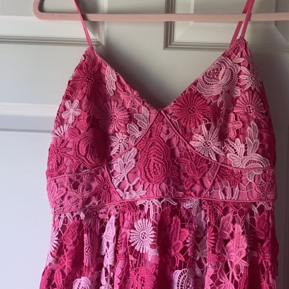 Lace dress - Picture 4 of 8